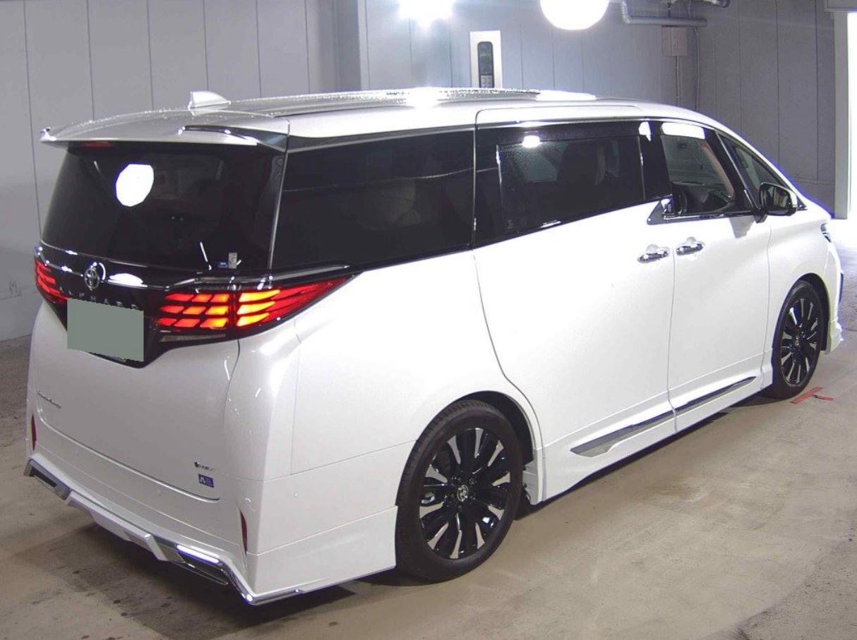 2026 Toyota Alphard Hybrid Executive Lounge, photo 3