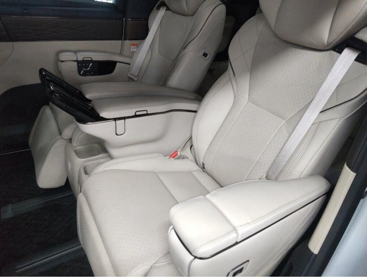 2026 Toyota Alphard Hybrid Executive Lounge, photo 4