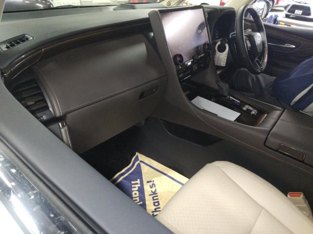 2026 Toyota Alphard Hybrid Executive Lounge, photo 5