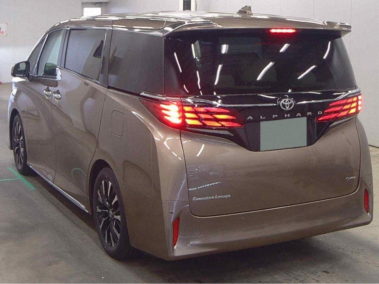 2026 Toyota Alphard Hybrid Executive Lounge, photo 3