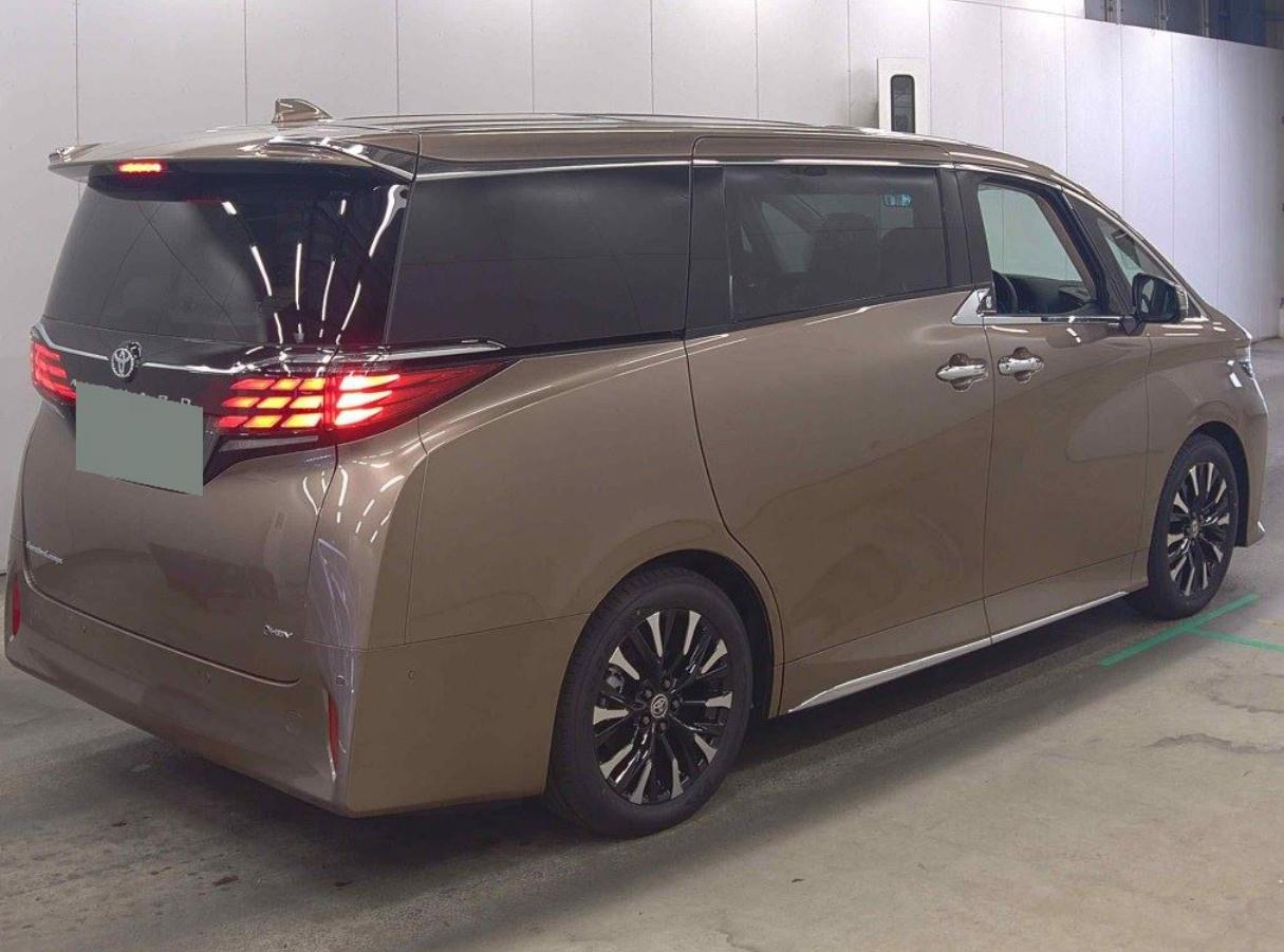2026 Toyota Alphard Hybrid Executive Lounge, photo 4