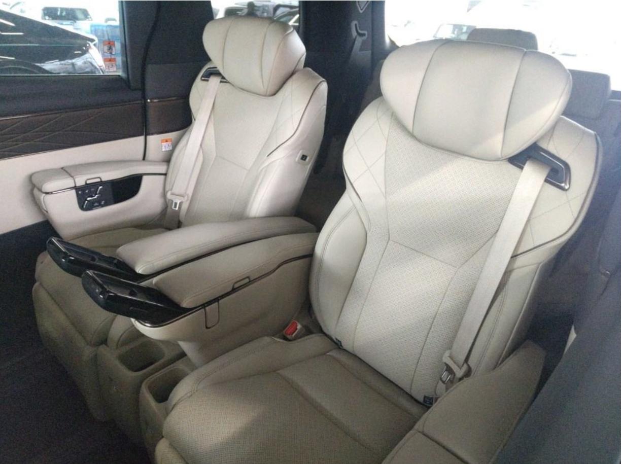 2026 Toyota Alphard Hybrid Executive Lounge, photo 6