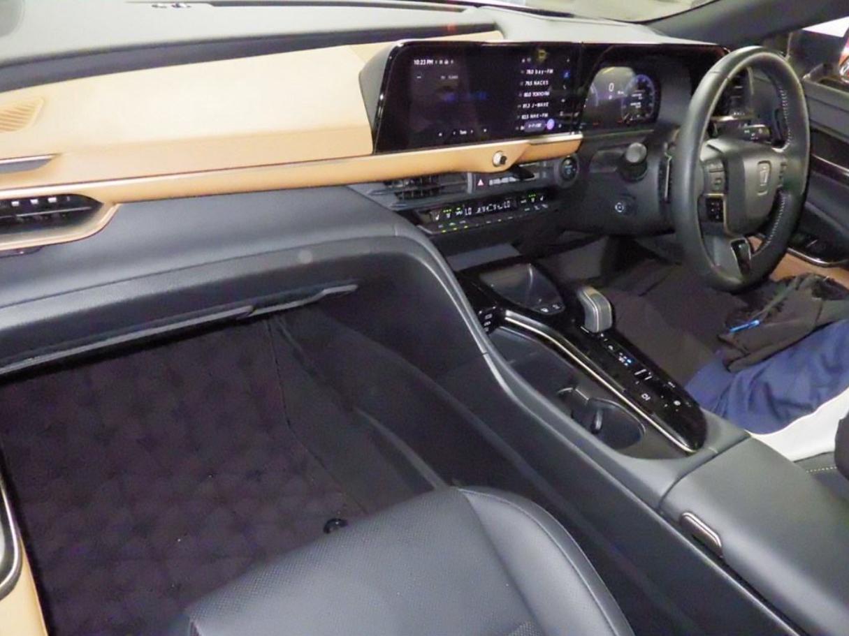 2025 Toyota Crown Crossover RS 4WD, photo 5