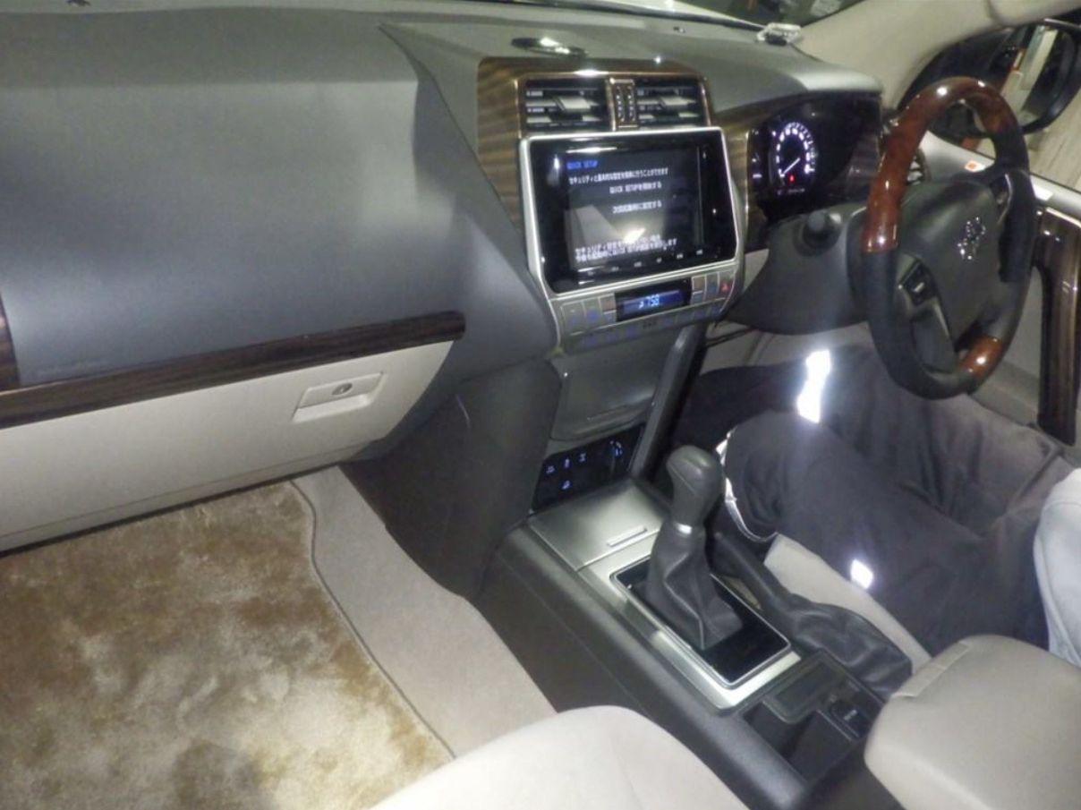 2023 Toyota Land Cruiser Prado 5D 4WD TX, photo 4