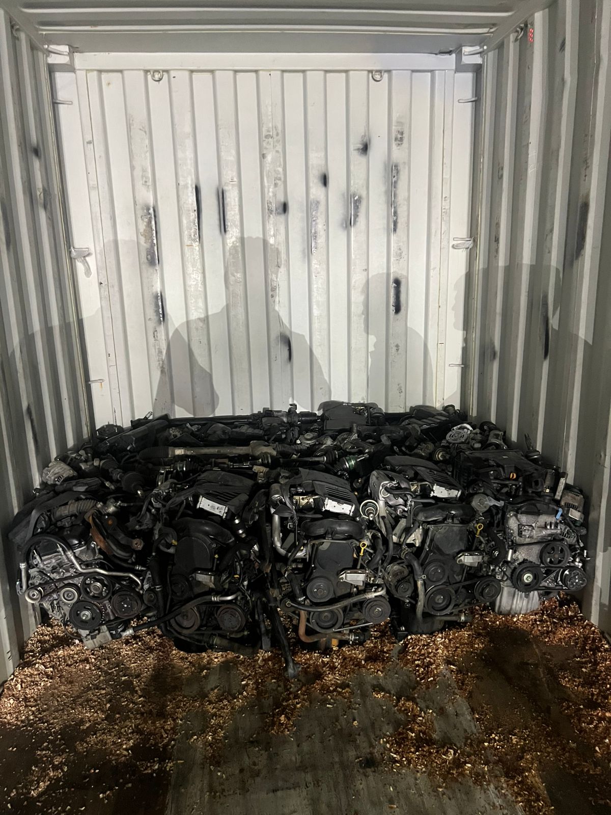 Engine block stacking, torque-balanced load