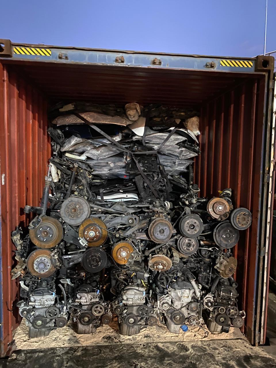 Hub wall over engine row, door-end view