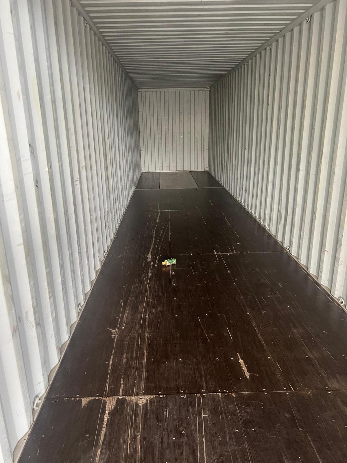 Empty 40ft HC, long-view interior inspection