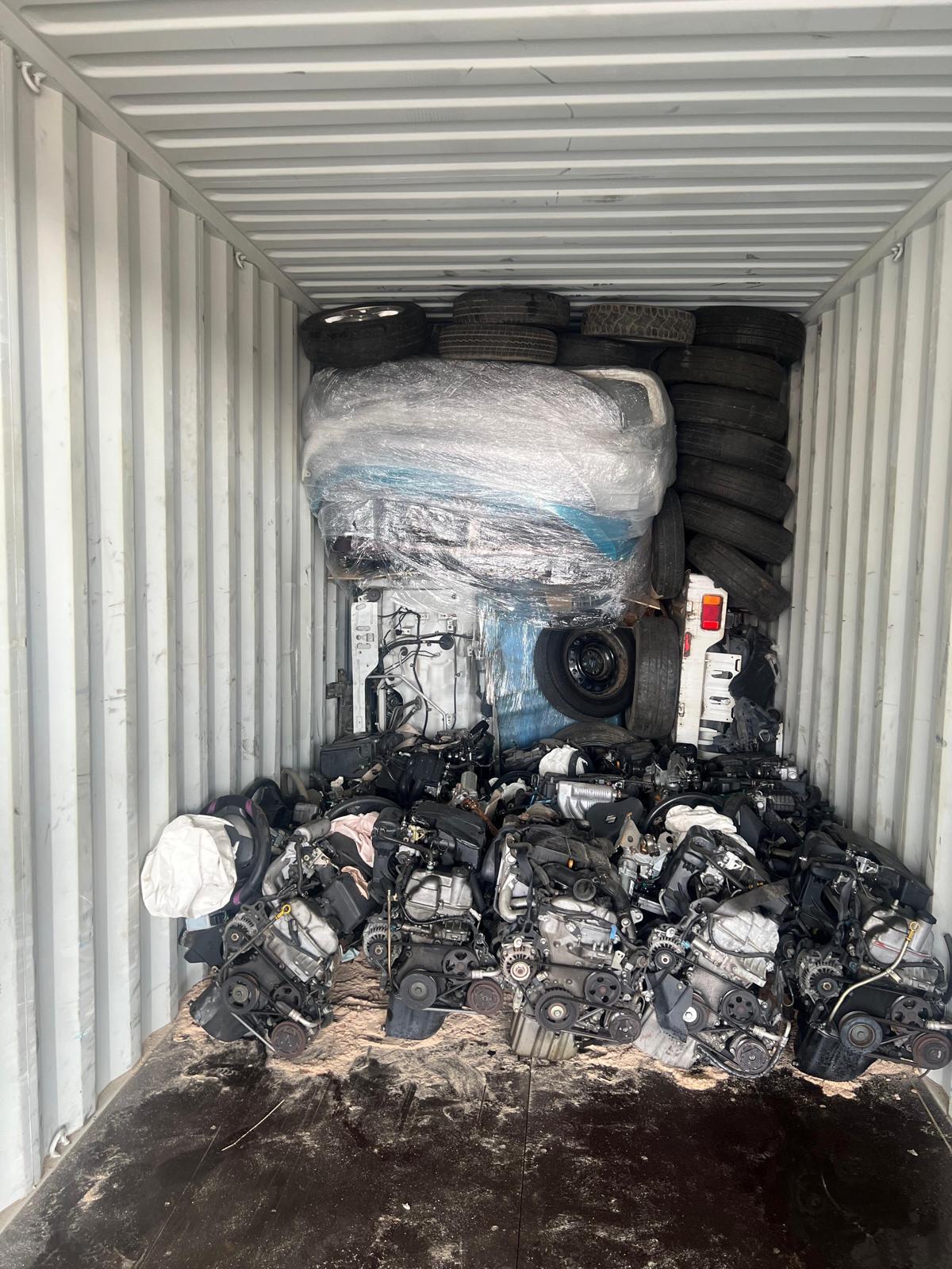 Engine bed with wrapped body and tire stack above