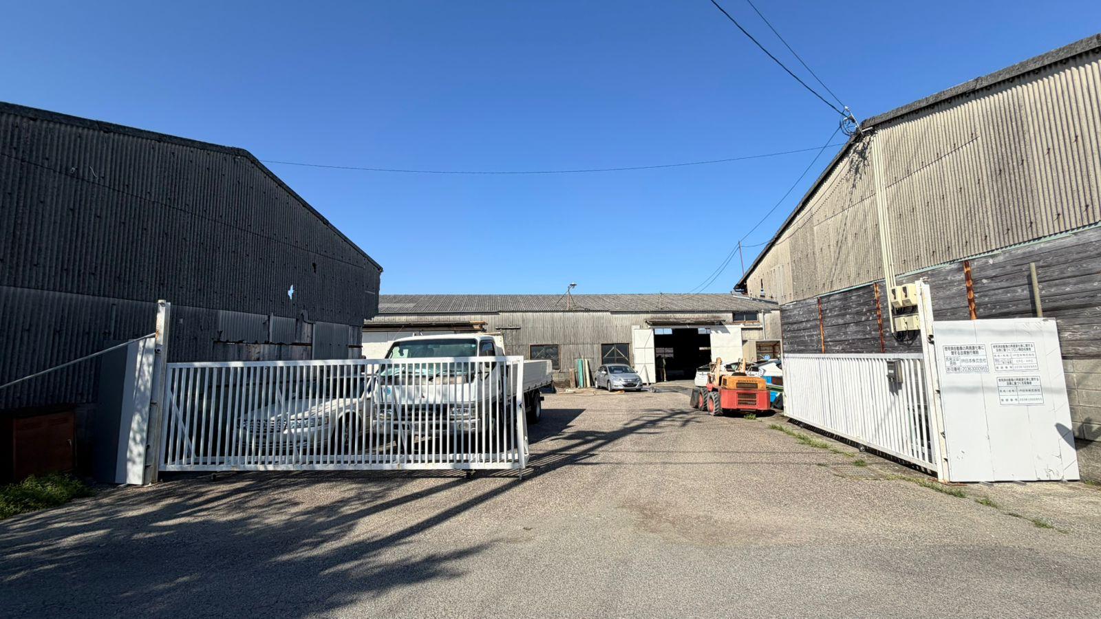 Main gate, morning load-out